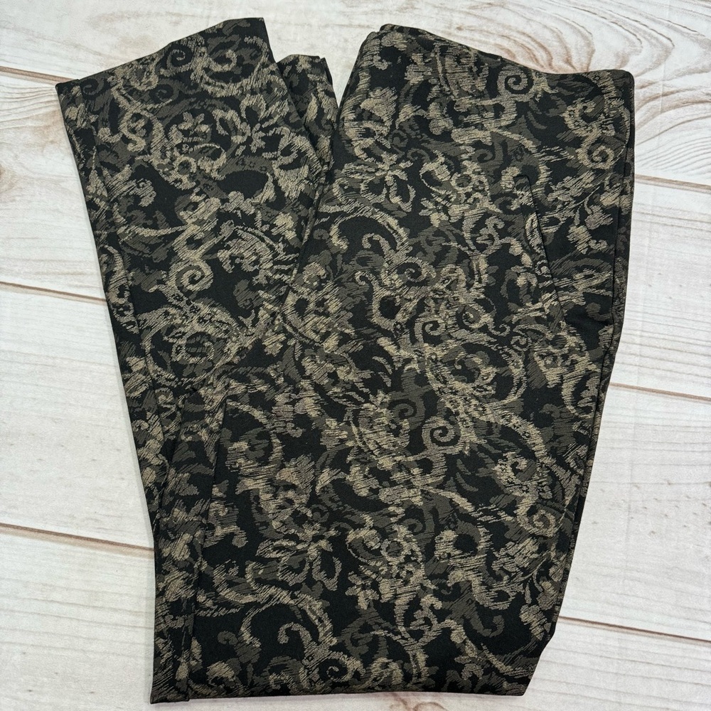 Chico’s Black & Tan Metallic Fabulously Slimming Ankle Ponte Pants Sz 1.5/Medium - Picture 2 of 9